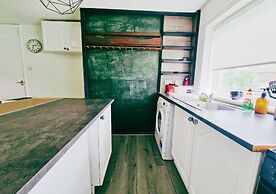 Comfy 3BR Flat on Quiet Street