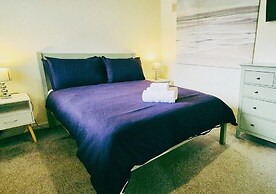 Comfy 3BR Flat on Quiet Street