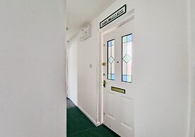 Comfy 3BR Flat on Quiet Street