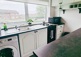 Comfy 3BR Flat on Quiet Street