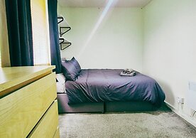 Comfy 3BR Flat on Quiet Street