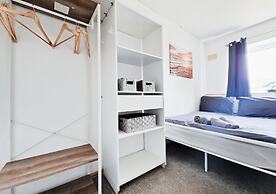 Comfy 3BR Flat on Quiet Street