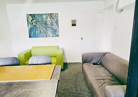 Comfy 3BR Flat on Quiet Street