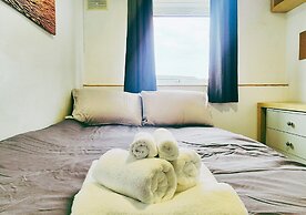 Comfy 3BR Flat on Quiet Street