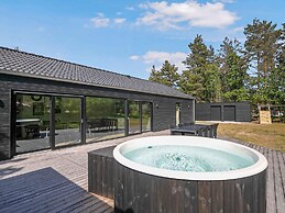 5 Star Holiday Home in Hals