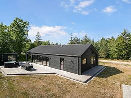 5 Star Holiday Home in Hals