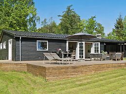 5 Star Holiday Home in Dronningmolle