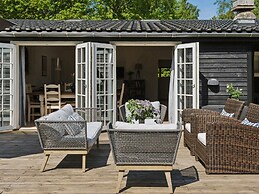 5 Star Holiday Home in Dronningmolle