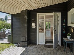 5 Star Holiday Home in Dronningmolle