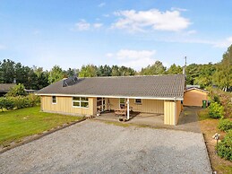5 Star Holiday Home in Hals
