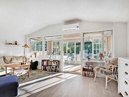 5 Star Holiday Home in Hals