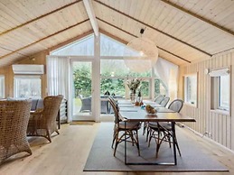5 Star Holiday Home in Dronningmolle