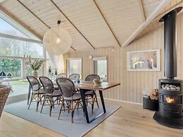 5 Star Holiday Home in Dronningmolle