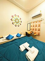 Hidden Monkey Hostel Chet Singh Ghat