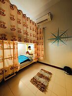 Hidden Monkey Hostel Chet Singh Ghat