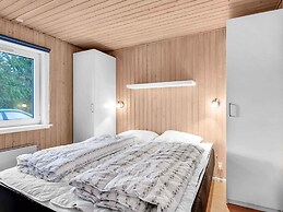 5 Star Holiday Home in Hals