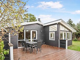 5 Star Holiday Home in Hals