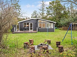 5 Star Holiday Home in Hals