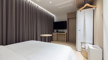 Hound Hotel Pohang Yeongildae