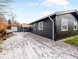 5 Star Holiday Home in Borkop