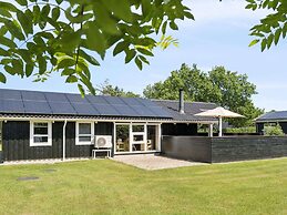 5 Star Holiday Home in Hals
