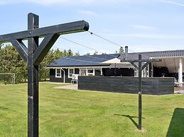 5 Star Holiday Home in Hals