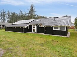 5 Star Holiday Home in Hals