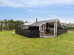 5 Star Holiday Home in Hals