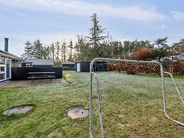 5 Star Holiday Home in Hals