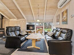 5 Star Holiday Home in Hals