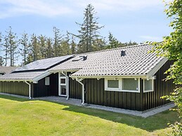 5 Star Holiday Home in Hals