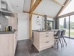 Modern Lodge Stay With Pond View