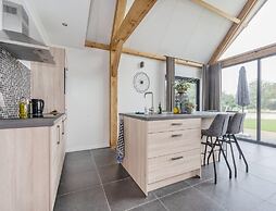 Modern Lodge Stay With Pond View
