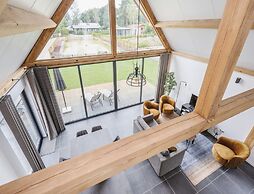 Modern Lodge Stay With Pond View