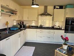 Comfortable 5 - Guest Abode - In Quiet Village
