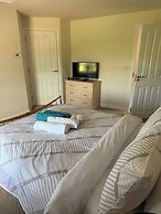 Comfortable 5 - Guest Abode - In Quiet Village