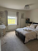 Comfortable 5 - Guest Abode - In Quiet Village