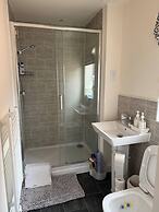 Comfortable 5 - Guest Abode - In Quiet Village