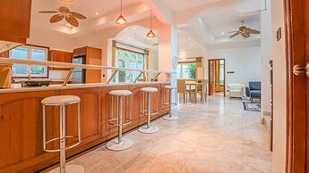 7 Bedroom Pool Villa in Kathu SV1