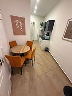 Bright 1BR Apt Near Top Vienna Sights