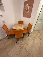 Bright 1BR Apt Near Top Vienna Sights