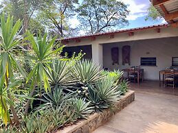 Mitengo House