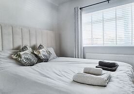 Cosy 2BR House on Quiet Street