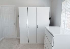Cosy 2BR House on Quiet Street