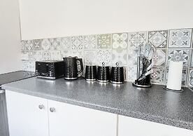 Cosy 2BR House on Quiet Street