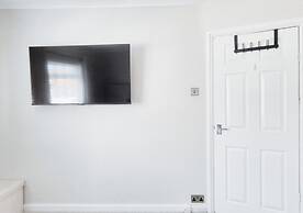 Cosy 2BR House on Quiet Street