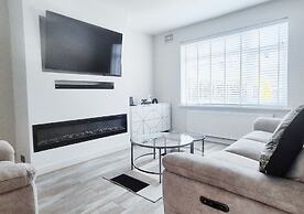 Cosy 2BR House on Quiet Street