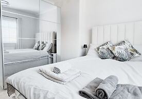 Cosy 2BR House on Quiet Street
