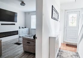 Cosy 2BR House on Quiet Street