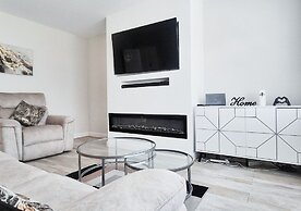 Cosy 2BR House on Quiet Street